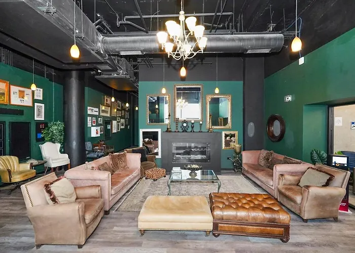 2br South Loop Location With Optional Parking & Gym Access Near Mccormick Place, Shedd Aquarium & Navy Pier