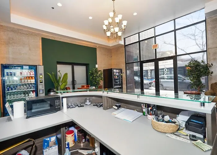2br South Loop Location With Optional Parking & Gym Access Near Mccormick Place, Shedd Aquarium & Navy Pier *