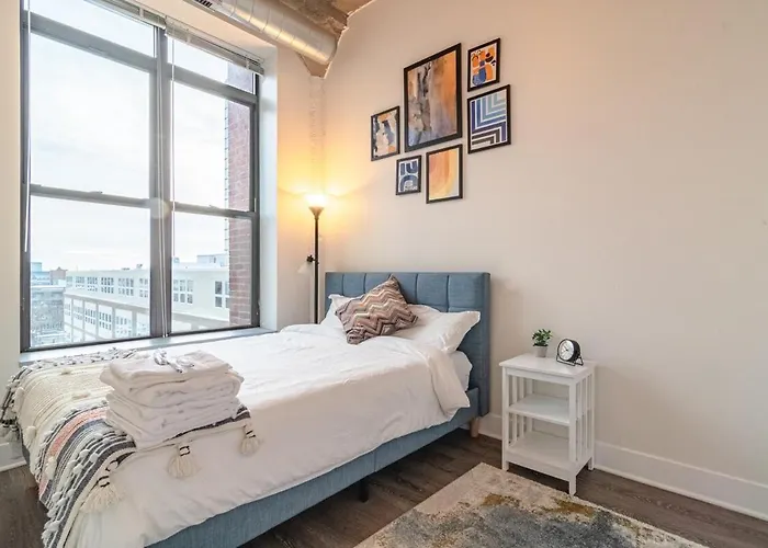 2br South Loop Location With Optional Parking & Gym Access Near Mccormick Place, Shedd Aquarium & Navy Pier Chicago