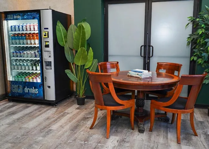 2br South Loop Location With Optional Parking & Gym Access Near Mccormick Place, Shedd Aquarium & Navy Pier *