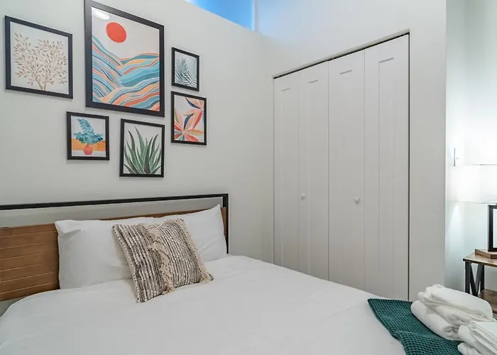 2br South Loop Location With Optional Parking & Gym Access Near Mccormick Place, Shedd Aquarium & Navy Pier *