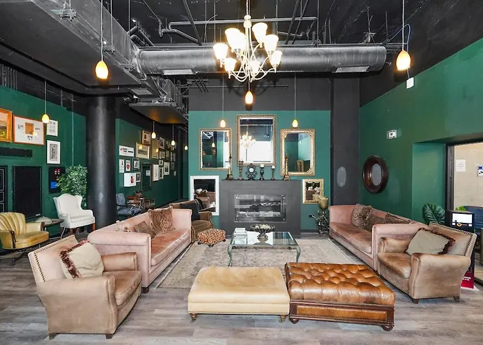 2br South Loop Location With Optional Parking & Gym Access Near Mccormick Place, Shedd Aquarium & Navy Pier *